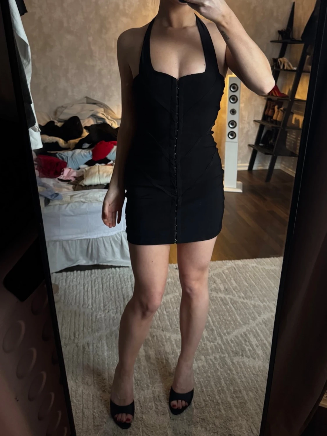 Svart SNYGG halterneck-klänning  - 2