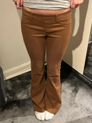 skitsnygga jeans!!  - jag är 175 cm lång, elastiska i midjan