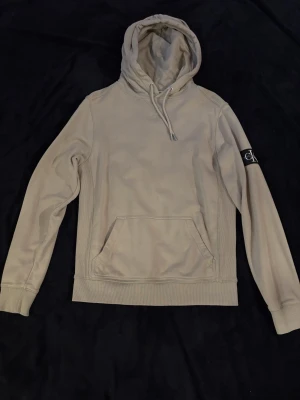 Beige Calvin klein hoodie stl. S  - Beige Calvin klein hoodie stl. S 