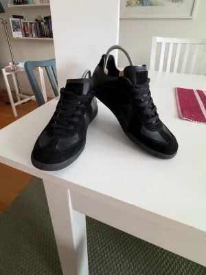Maison Margiela pjucks - Säljer mina margielas köpte för runt 4 på Vinted använda ytterst få gånger hör av er för frågor pris kan diskuteras