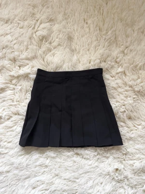 plisserad kjol - oanvänd