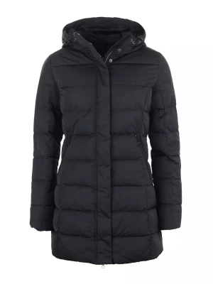 Svart dunjacka från Boomerang storlek XS  - Säljer en svart, lång dunjacka från Boomerang, modell Siri. Jackan har huva, två snedställda fickor med dragkedja och quiltad design. Perfekt för kalla dagar och har en stilren look som funkar till det mesta. Använd max 5 gånger, säljer på grund av för liten storlek. Nypris 4000. 