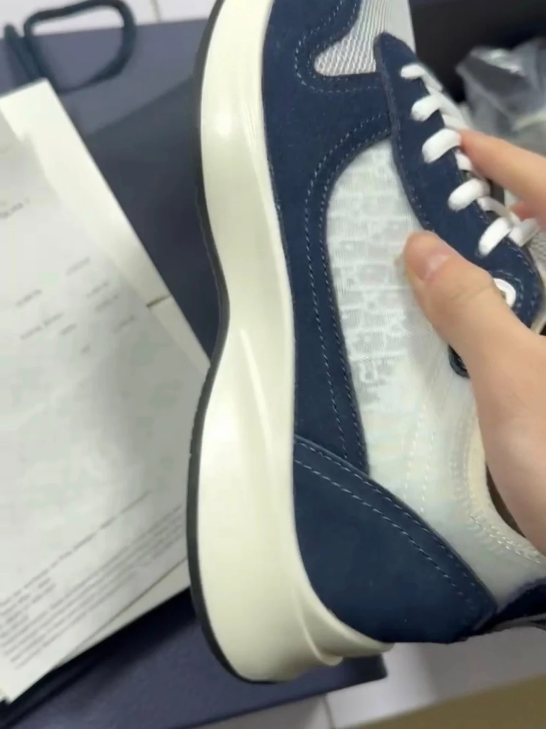 Finns att beställa  - 3