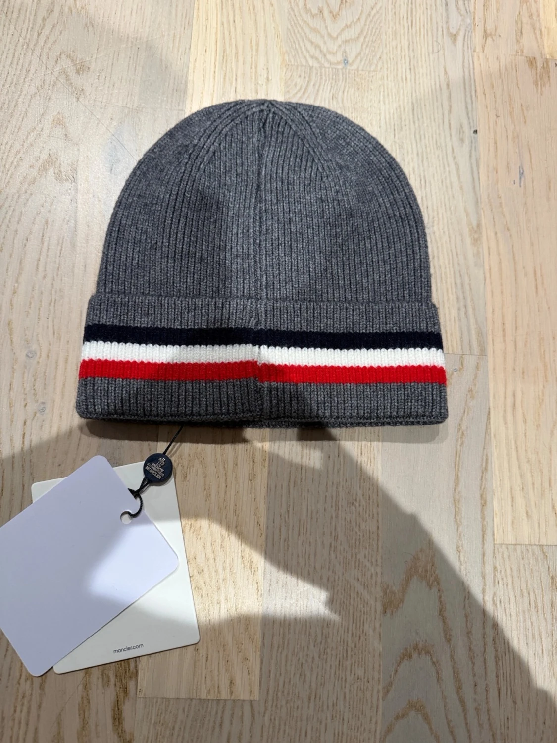 Grå moncler mössa - 1