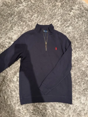  Polo Ralph Lauren half zip - Fet mörkblå RL half zip | strl S | mycket bra skick | fråga vid funderingar!