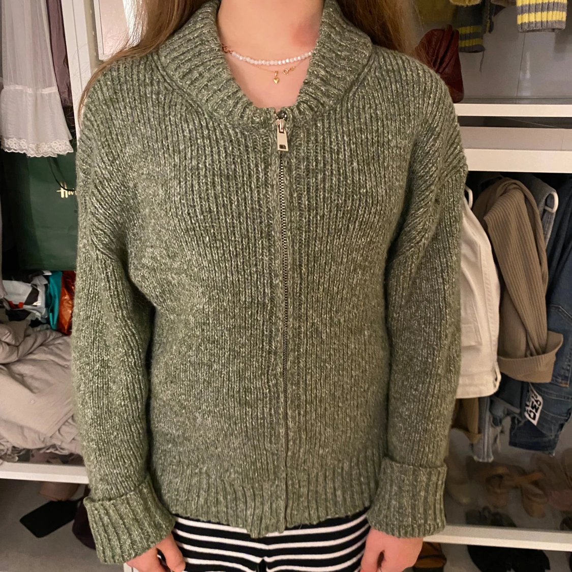 Grön stickad kofta 