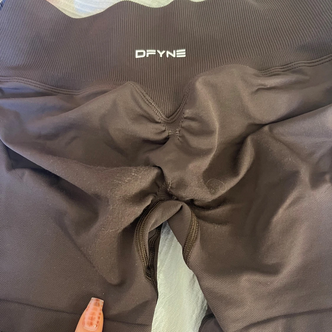 Bruna träningstights-shorts från DFYNE - 4