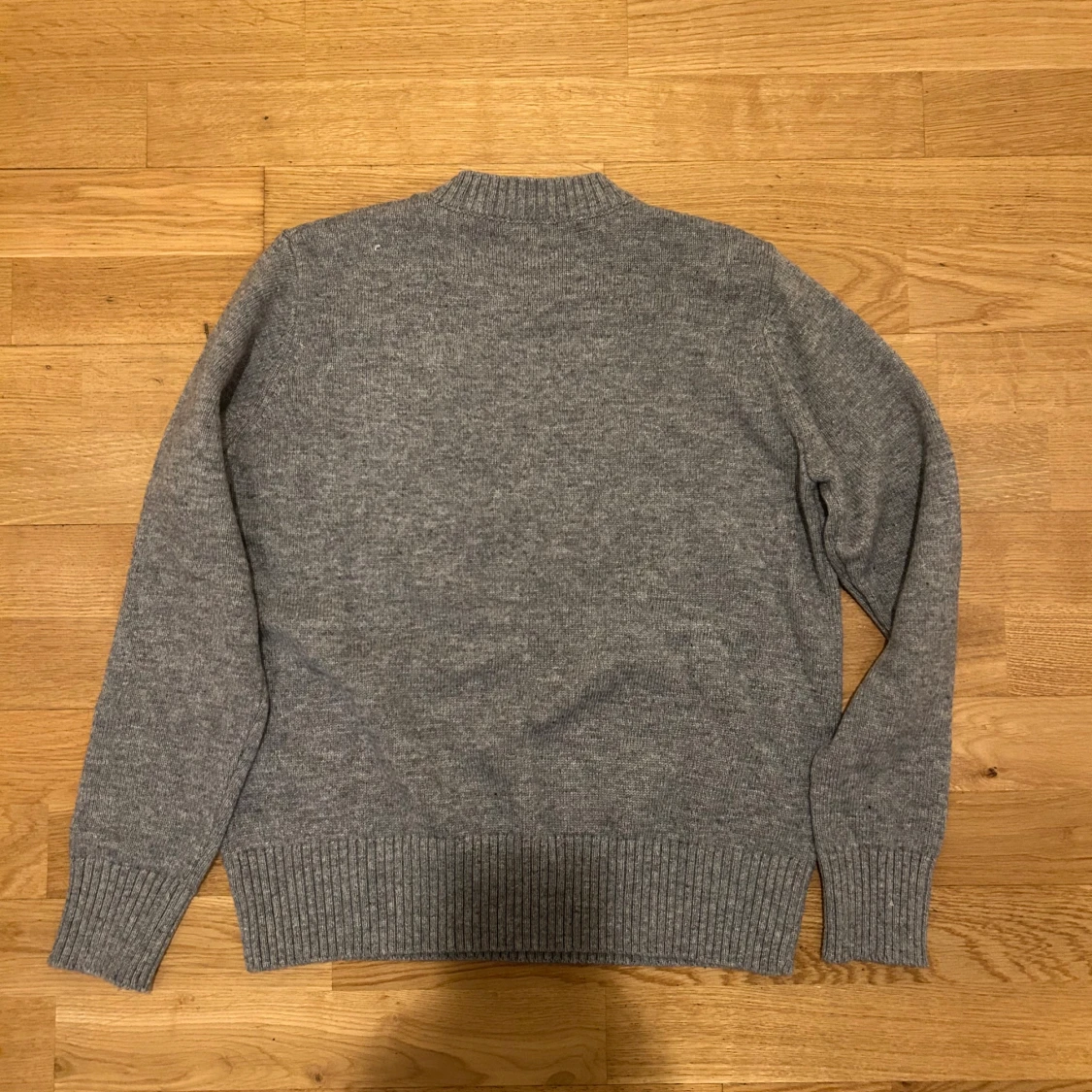 Grå stickad tröja från Prada - 1