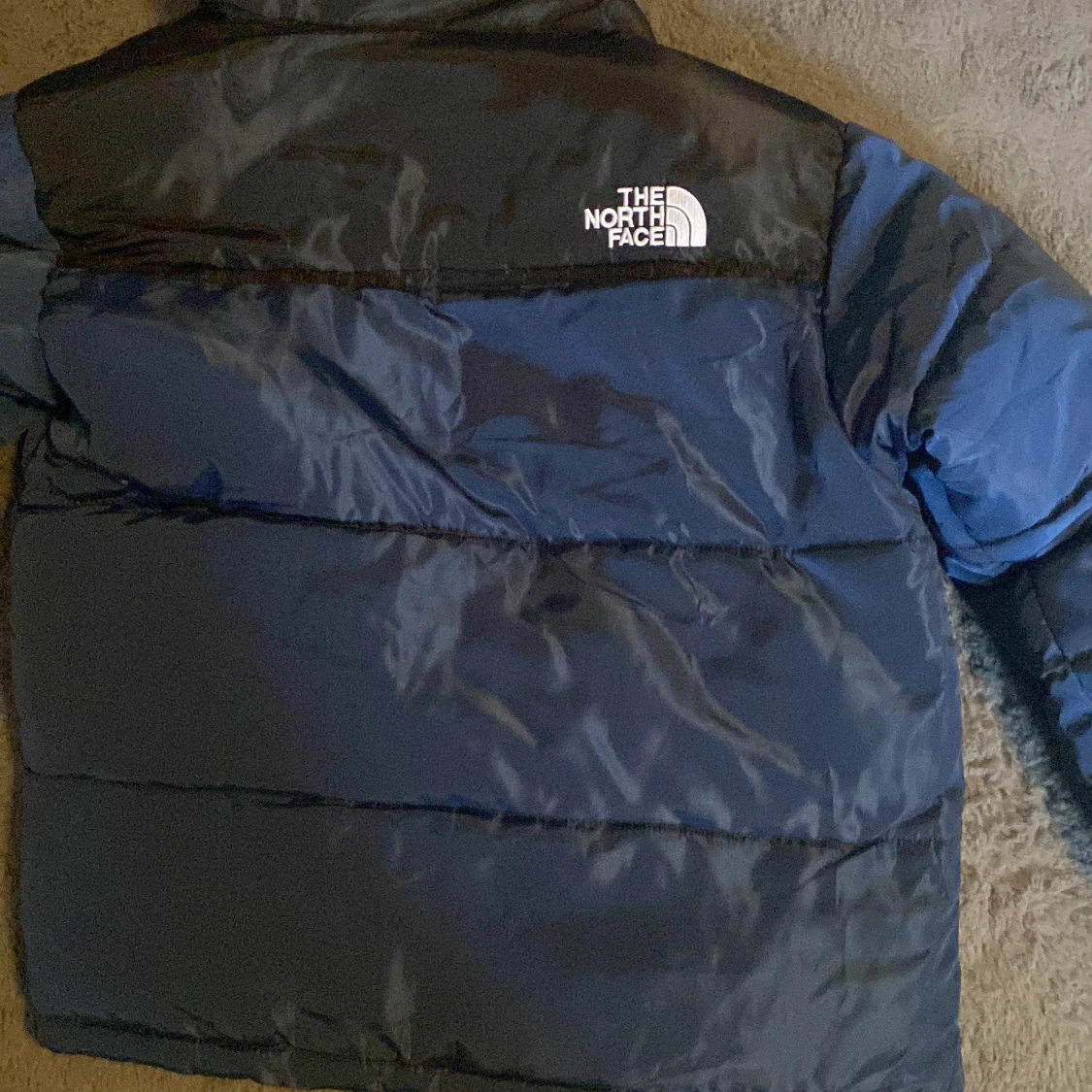 Blå och svart pufferjacka The North Face - 3