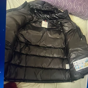 Moncler Maya - Skön jacka för bra pris skicka gärna prisförslag