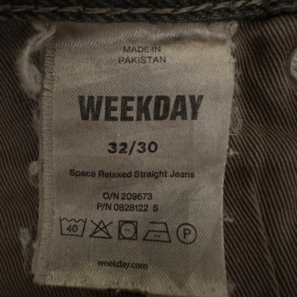 Mörkgrå jeans från Weekday - 4
