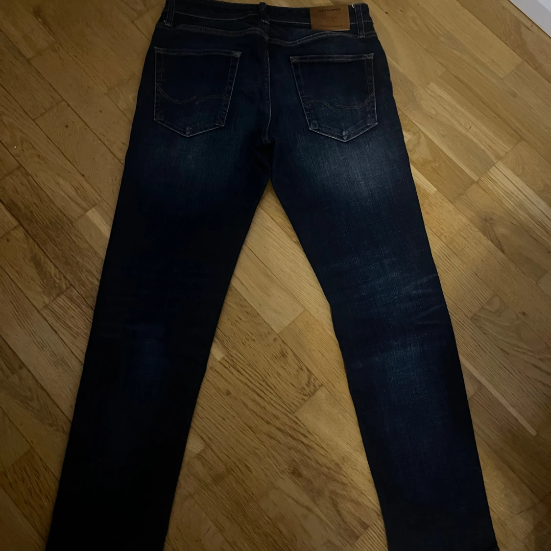 Mörkblå jeans från Jack & Jones - 1