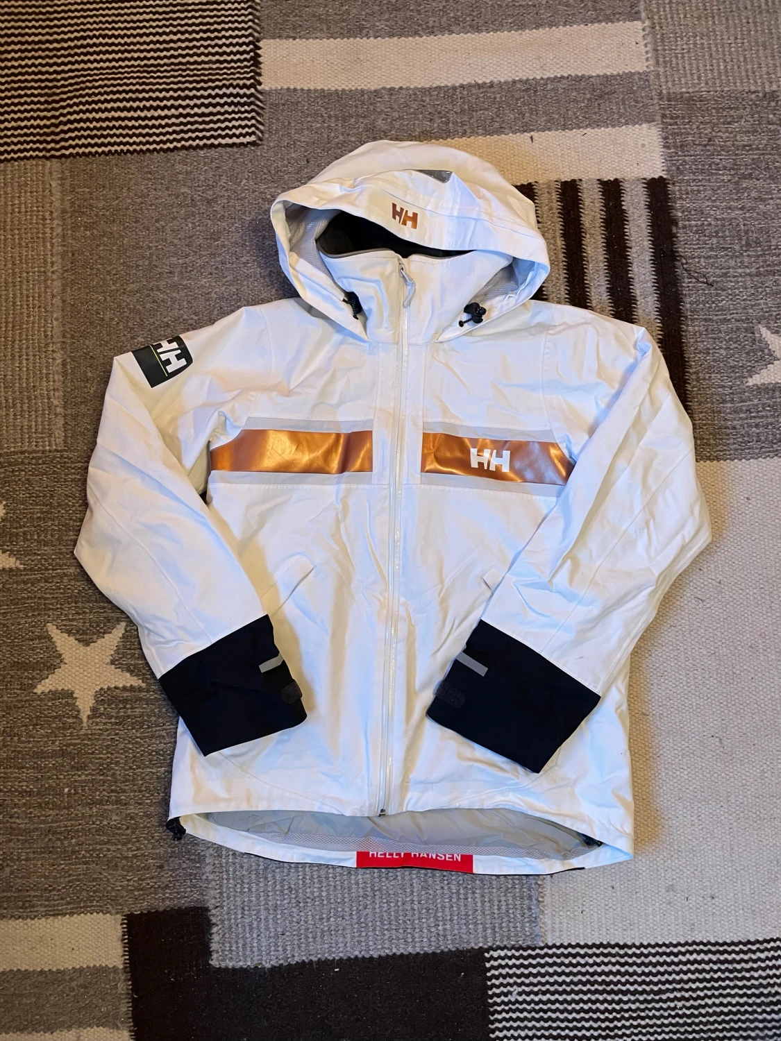 Vit vindjacka från Helly Hansen L