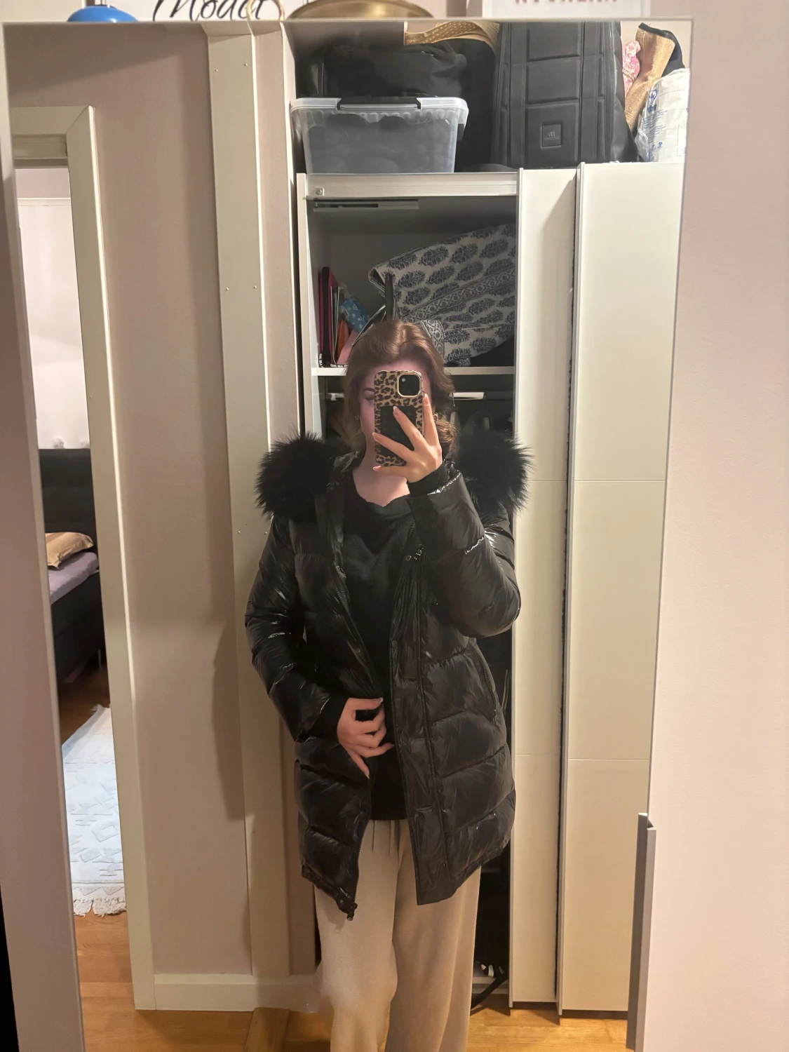 Svart lång pufferjacka med äkta päls - 3