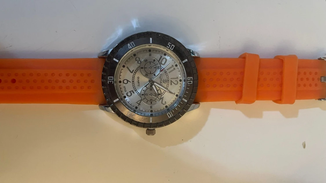 Klocka med orange armband - 2
