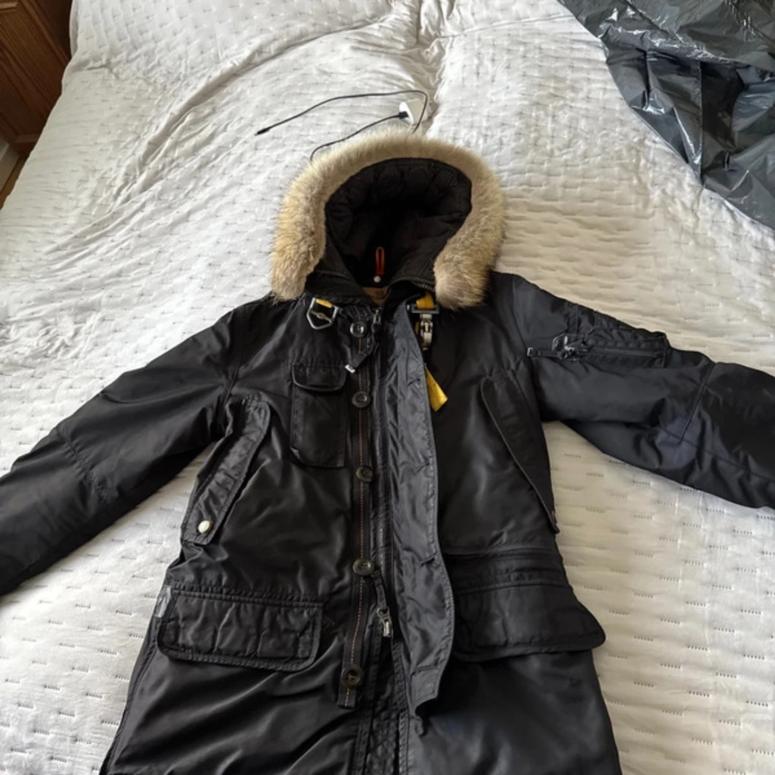 Svart Parajumpers parkas med päls