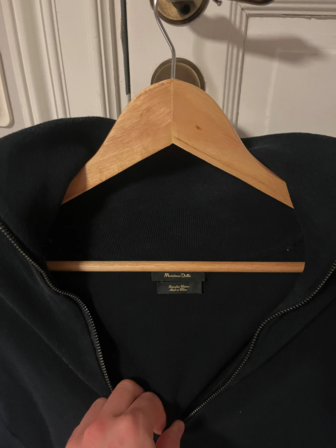 Svart ziptröja från Massimo Dutti - 1