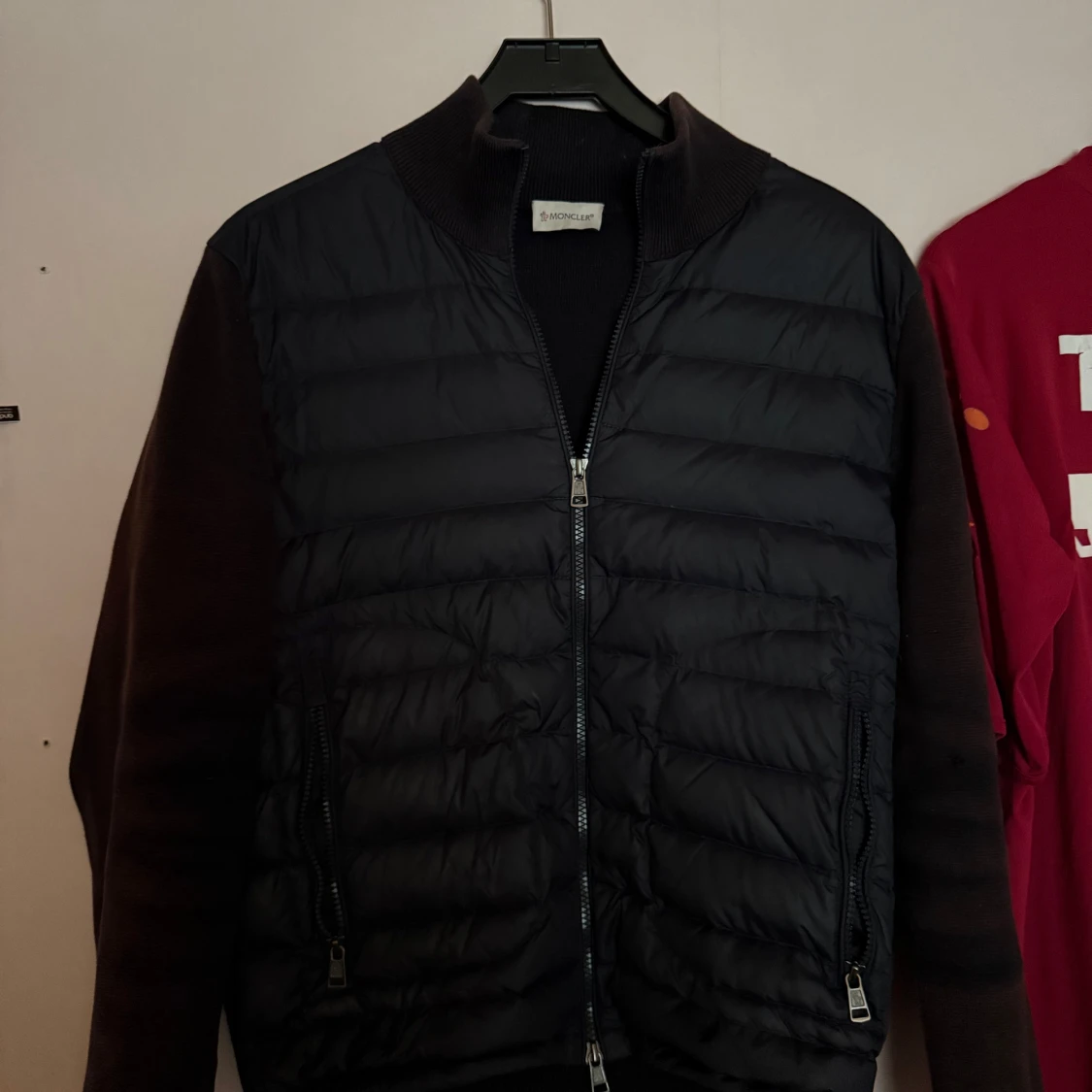 Mörkblå pufferjacka från Moncler