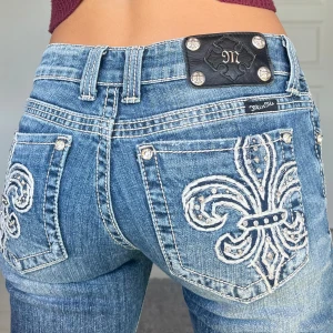 Miss me jeans - Midjemått: 38cm rakt över, innerbenslängd: 83cm 💕