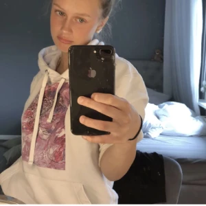 The Cool elephant hoodie - Denna superfina the cool elephant Hoodie kommer tyvärr ej till användning. Mycket fint skick och har används väldigt lite. Är i storlek S men passar XS-M skulle jag säga. Nypris är 599! 