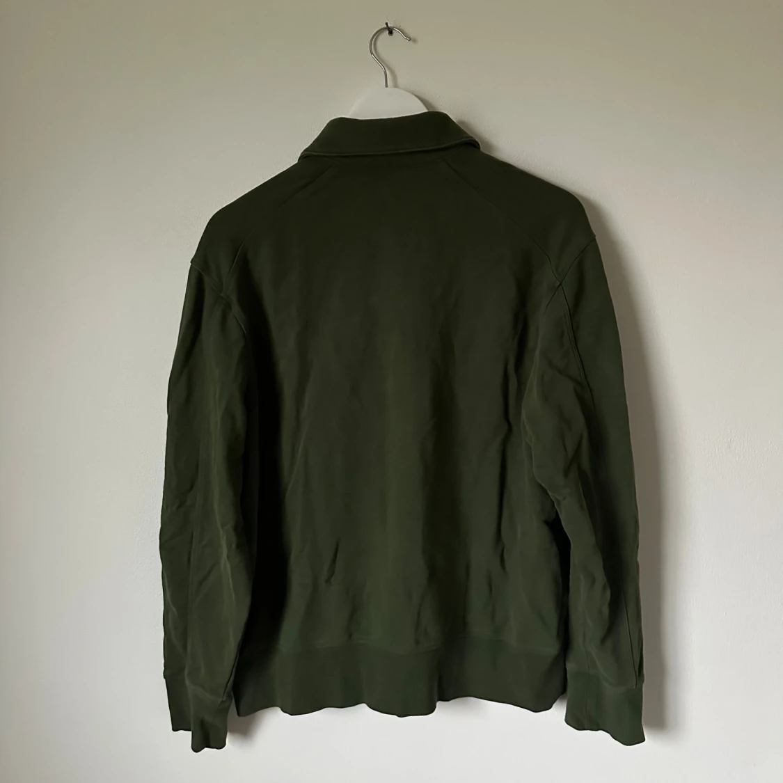 Mörkgrön half zip tröja från COS - 1