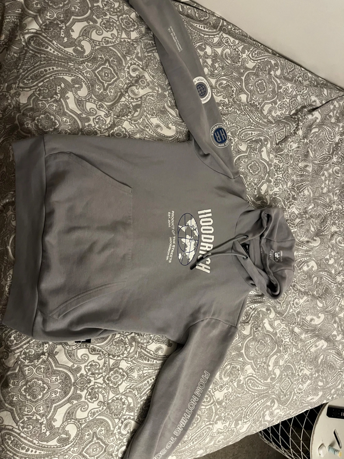 Grå hoodie från Hoodrich  - 1