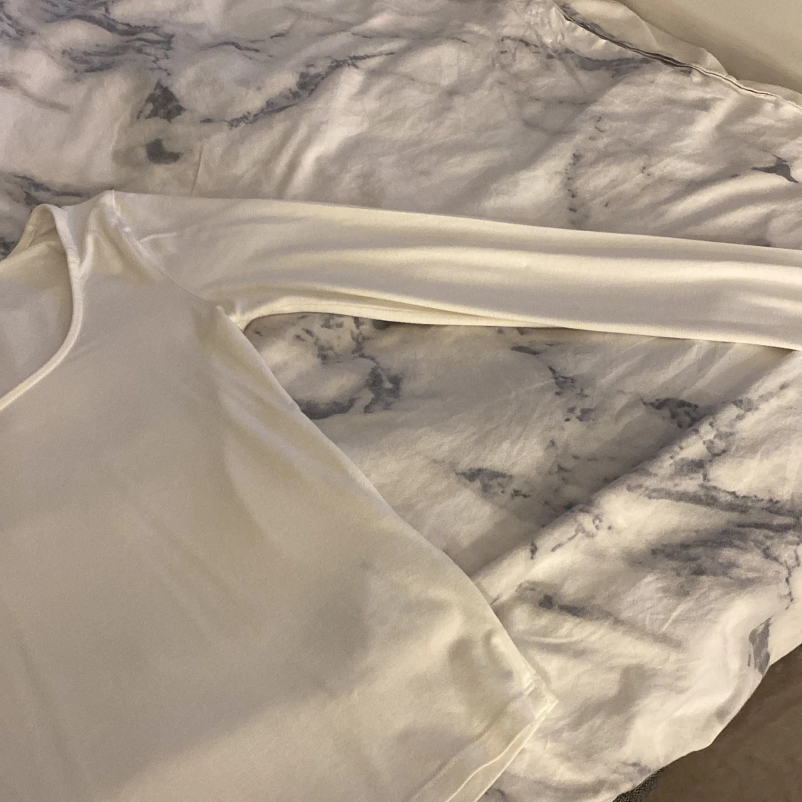 Vit långärmad topp från Gina Tricot - 3