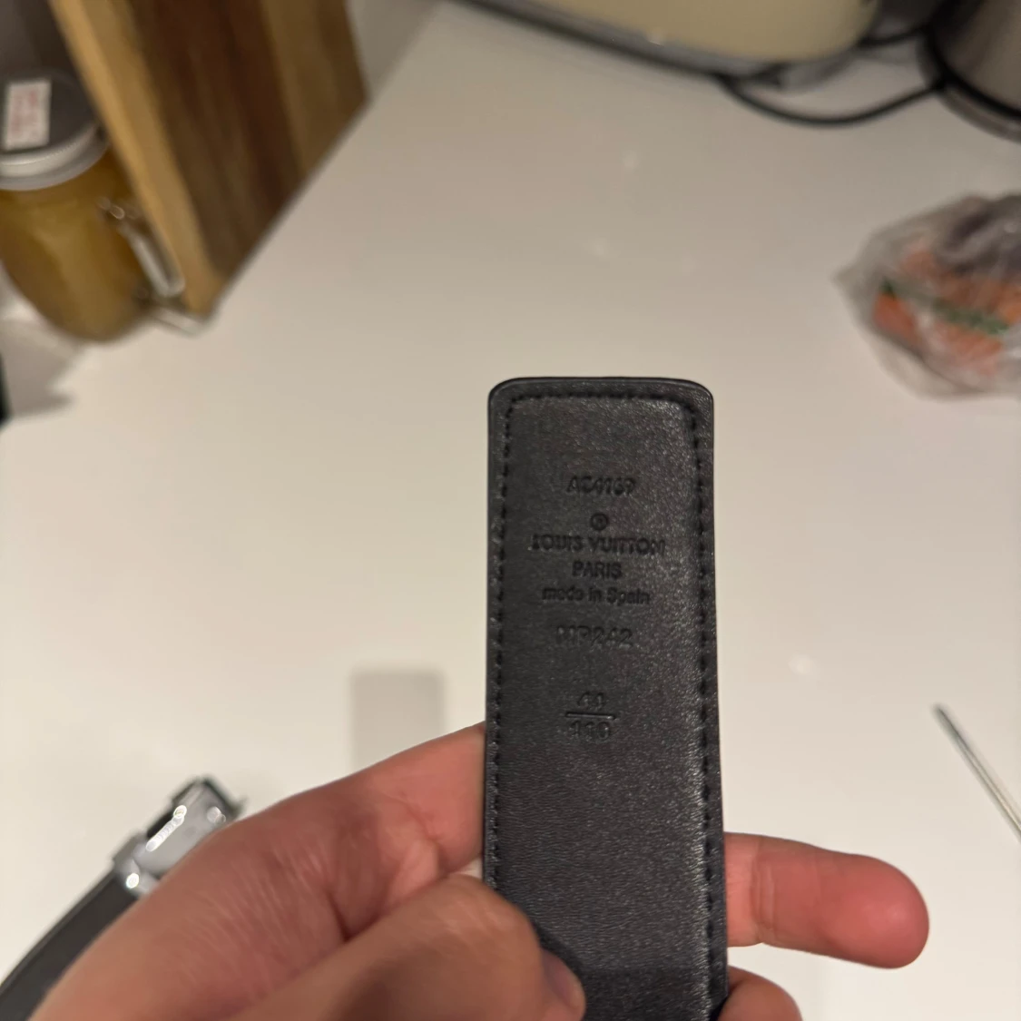 Svart L-V skärp med silverdetaljer - 2