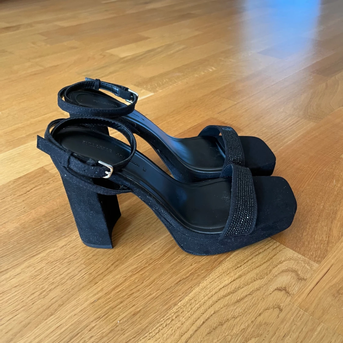 Svarta klackar Pull&Bear