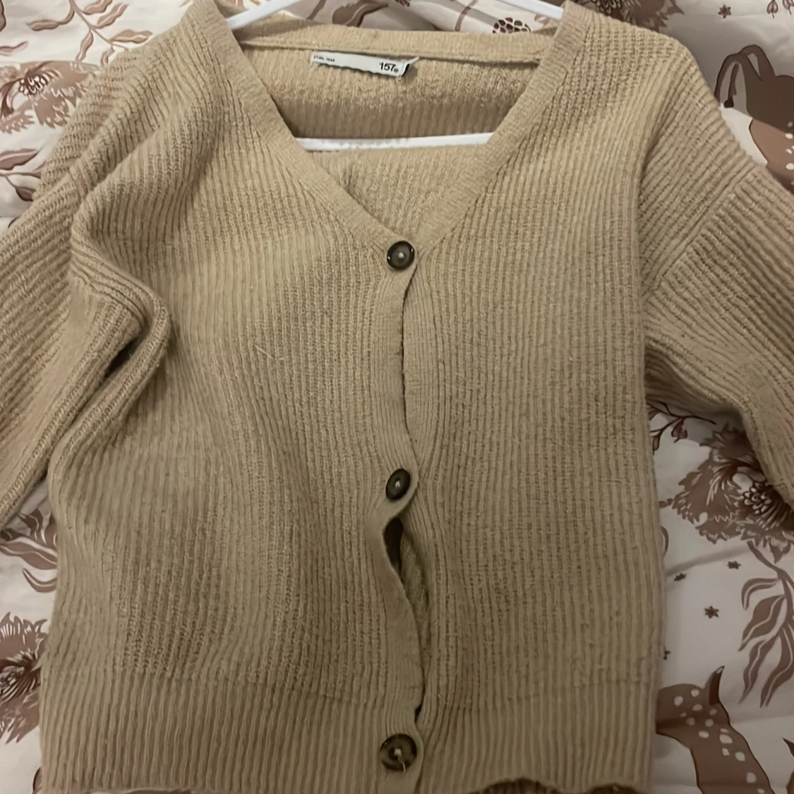 Beige stickad kofta från 157 - 1