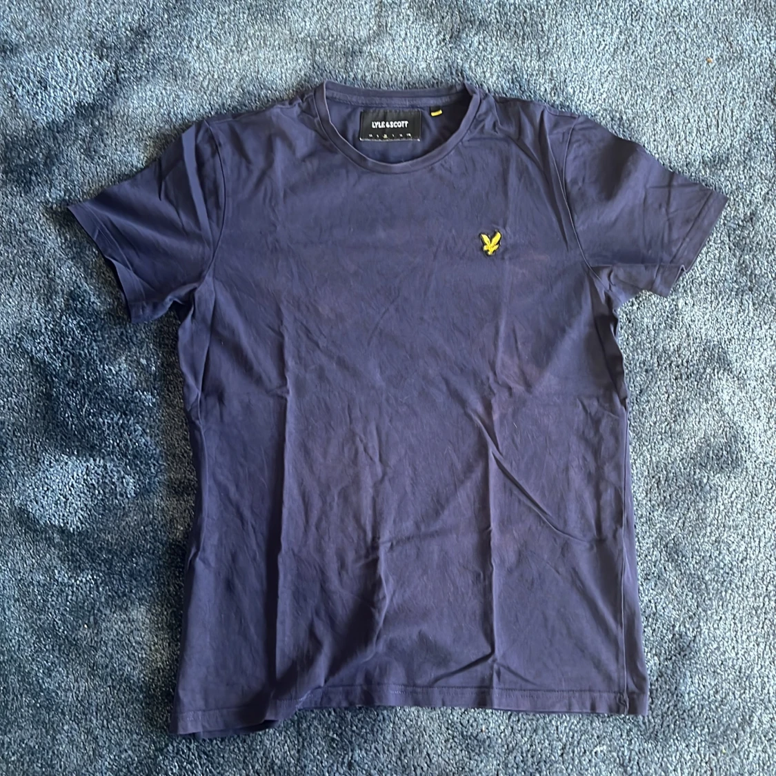 Marinblå t-shirt från Lyle & Scott