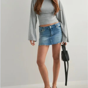 Grå tröja från nelly - Säljer en grå Nelly tröja, ny utan prislapp! Storlek M. 