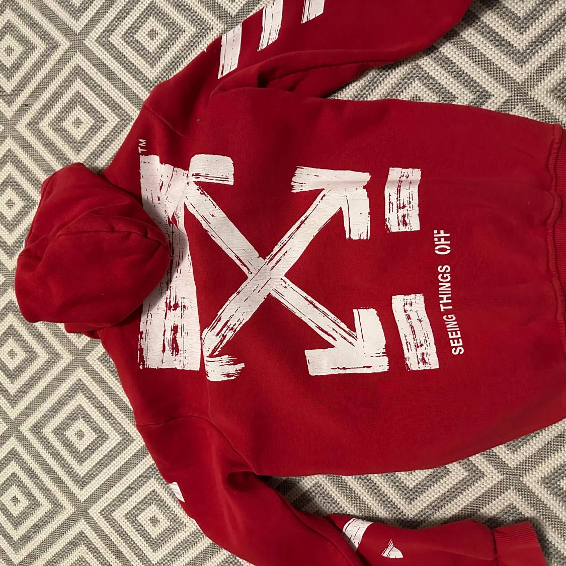 Röd Off-White hoodie med tryck - 1