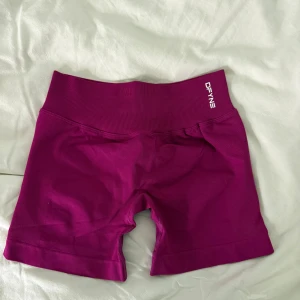 Dfyne short berry  - Strl s, endast prövad💕 impact 4,5🫶 gamla berry modellen som var limited edition