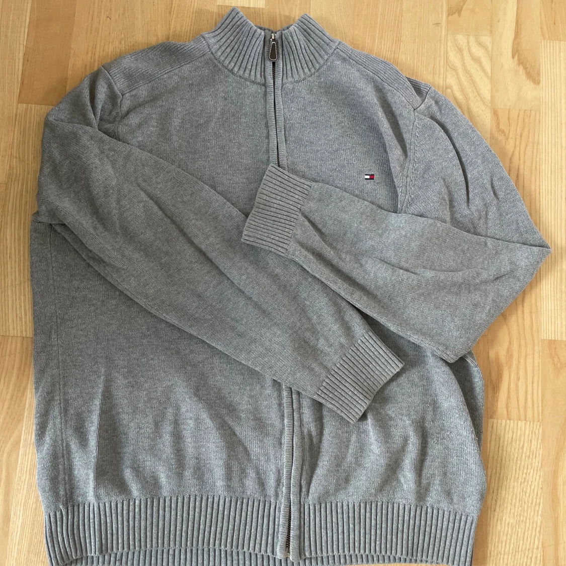 Grå stickad kofta Tommy Hilfiger