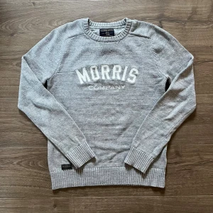 Morris tröja stickad  - Säljer en as fet stickad tröja från Morris, skick 10/10 inga defekter ingenting, priset går att diskutera🙌