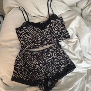 Pyjamas set Hunkemöller - Zebra Pyjamas set från hunkemöller superfin inga defekter heller