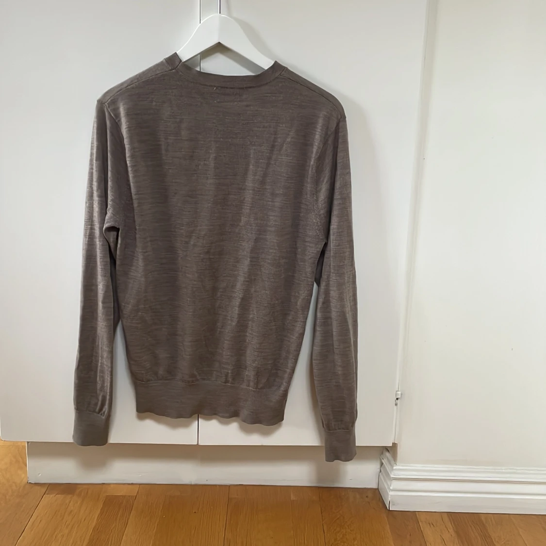 Brun tunn stickad tröja från Sandö - 1