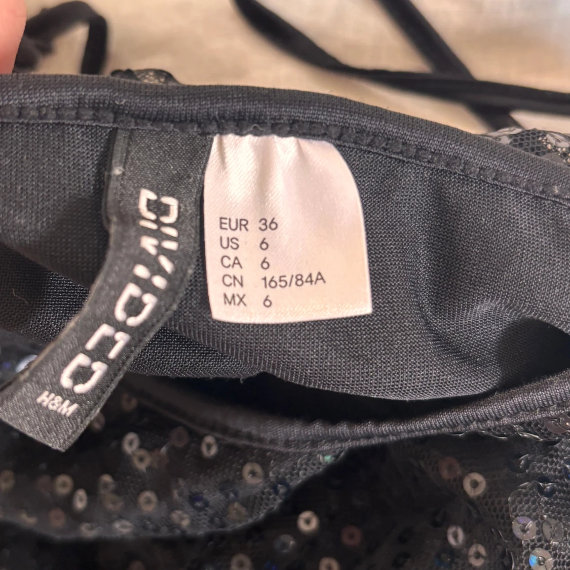 Svart glittrigt linne  - 2