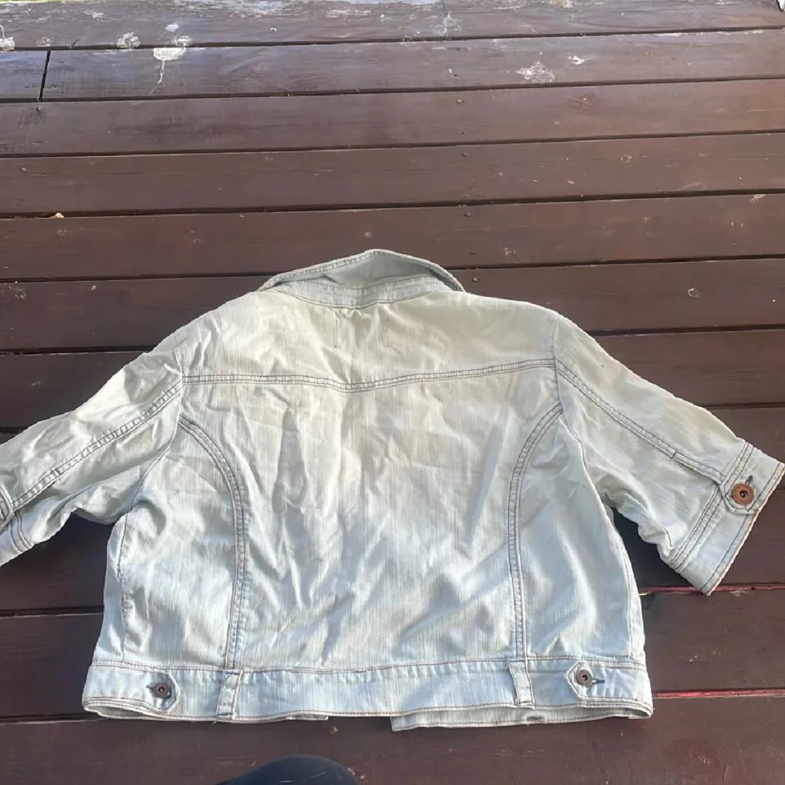 Ljus jeansjacka från ONLY, croppad - 1