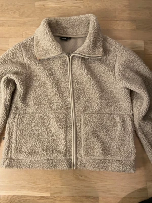 Teddy jacka - Skriv till mig privat om du har några frågor!