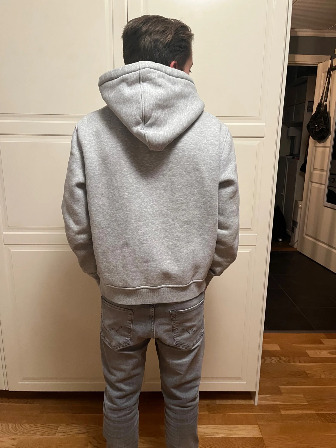 Grå hoodie från bvaldi - 1