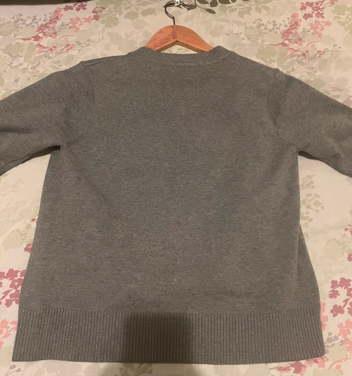 Grå kofta med knappar - 1