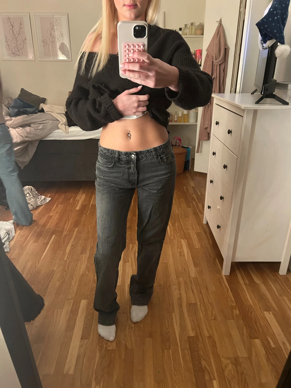 Mörkgrå raka jeans med låg midja Zara