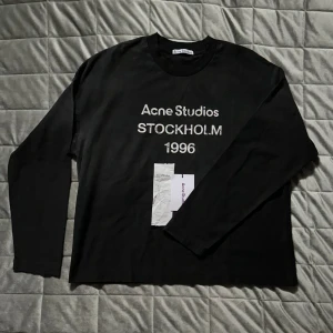 Acne Studios Longsleeve (KVITTO FINNS) - Säljer en schysst långärmad tröja från Acne Studios | Kvitto, tag och dustbag skickas med | Sparsamt använd | Storlek Small | Hör av dig vid minsta fundering