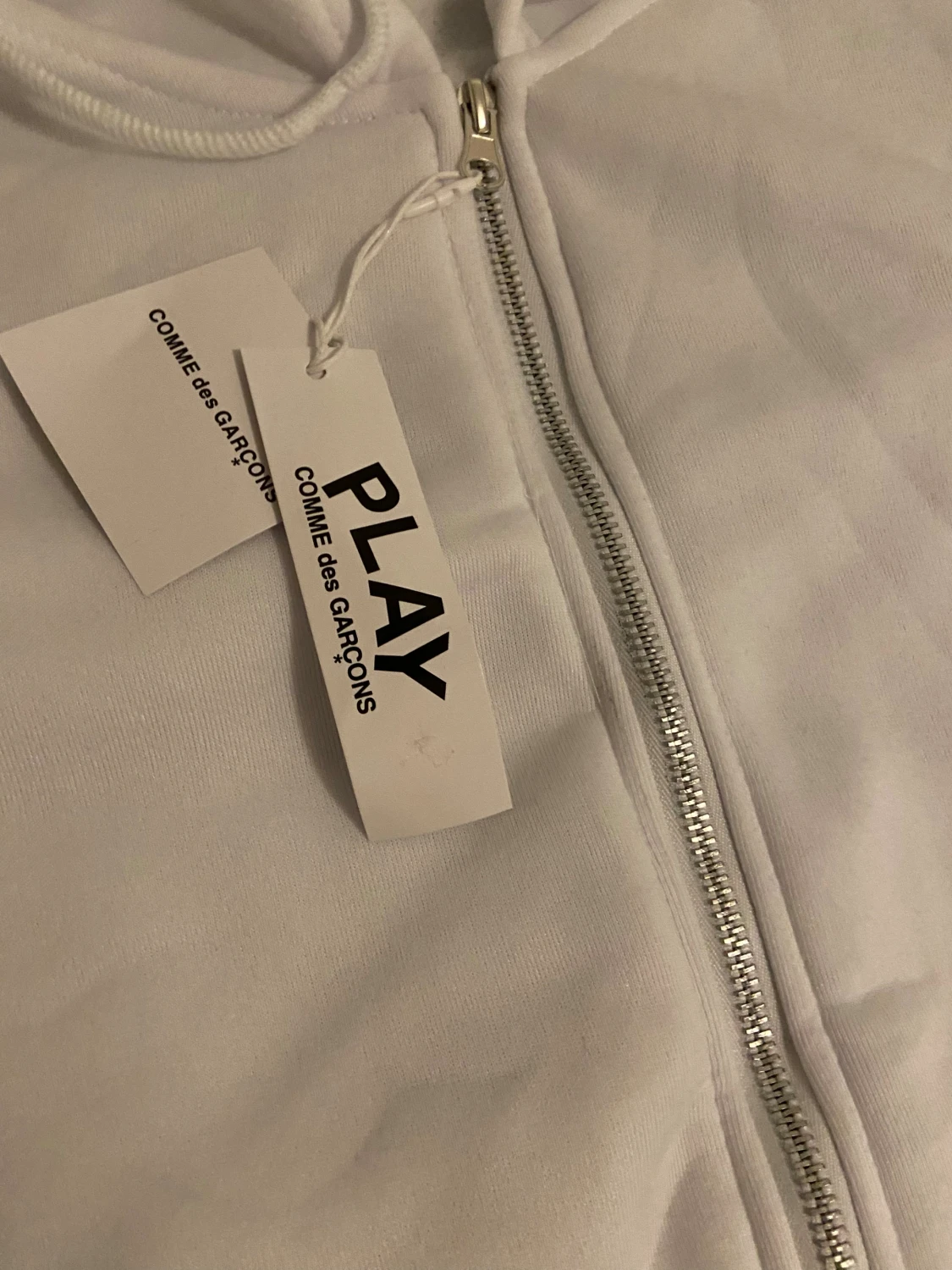 Vit hoodie från Comme des Garçons Play - 3