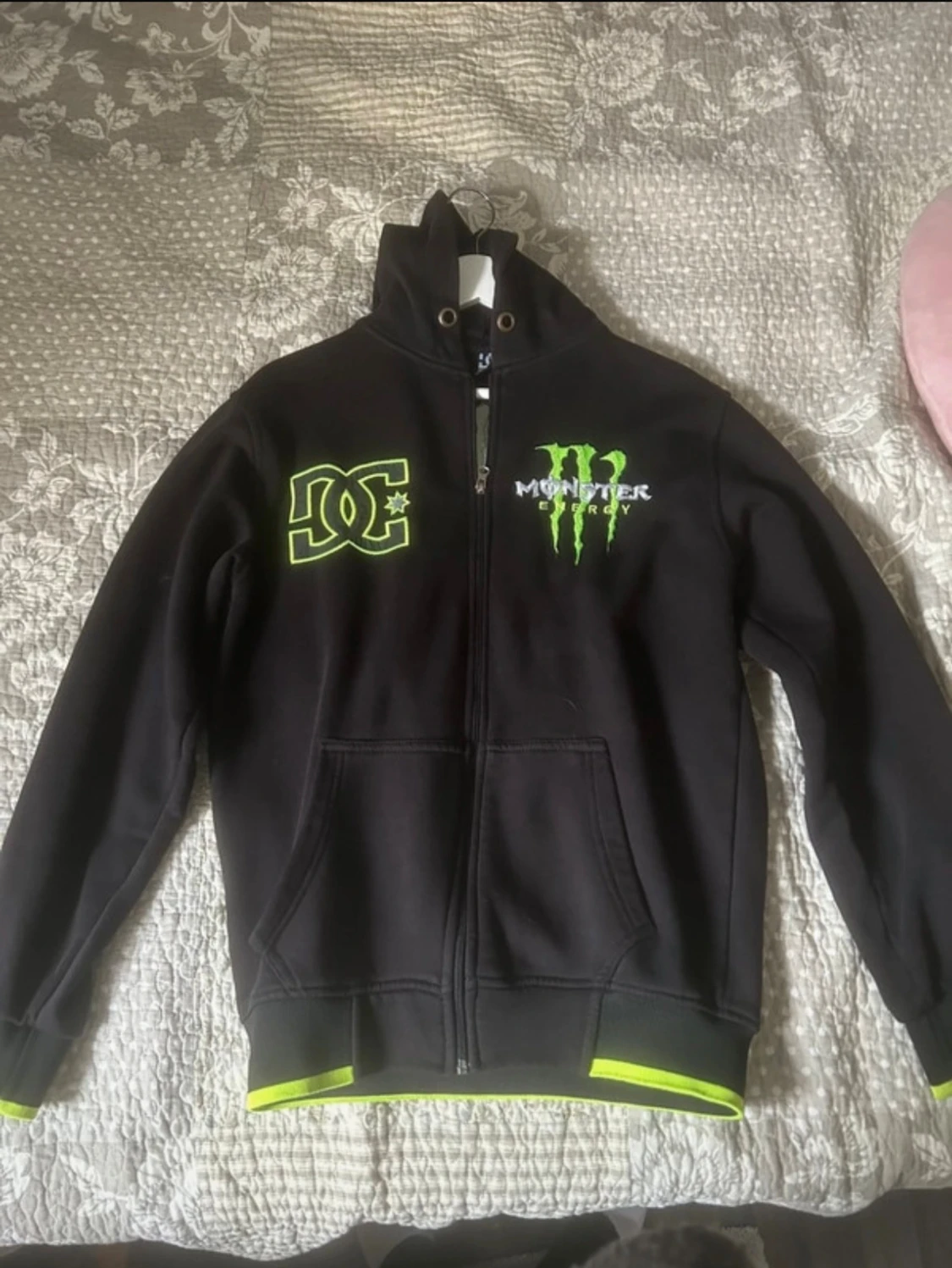 Svart DC x Monster hoodie med huva