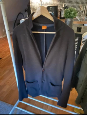 Snygg Kavaj kofta - En kavaj kofta från Hugo boss i storlek M