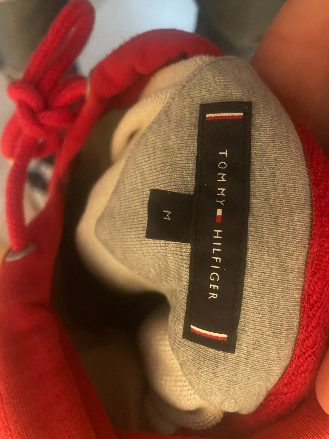 Grå och röd hoodie Tommy Hilfiger M - 1