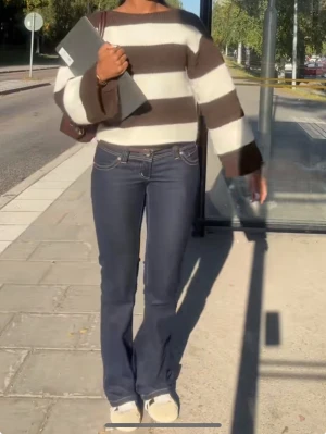 Stickad tröja  - Jätte söt stickad tröja använt fåtal gånger fortfarande i bra skick 